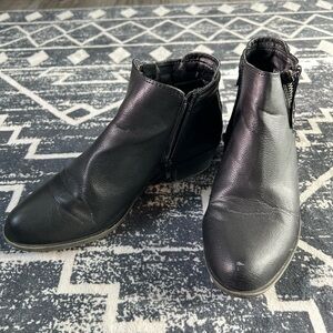 Madden Girl Black Faux Leather Ankle Booties size 6.5